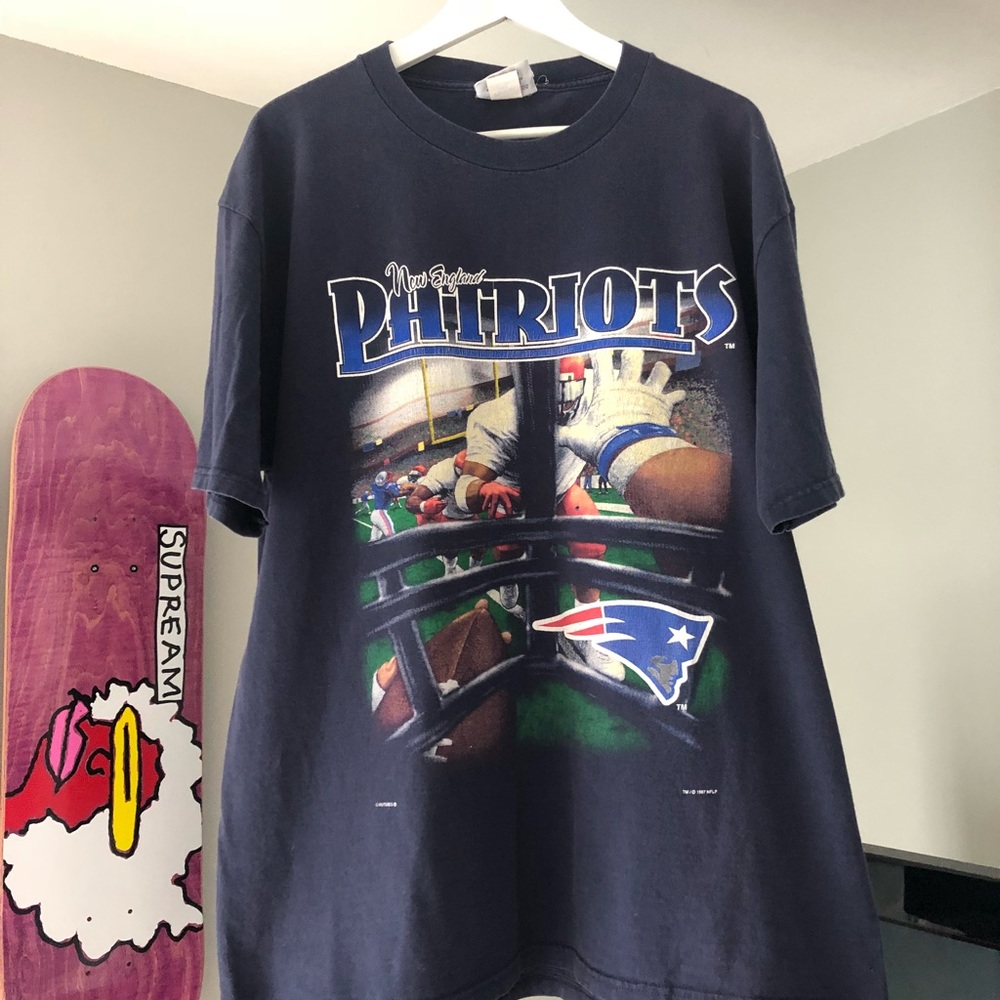 Vintage New England Patriots NFL Graphic T-Shirt